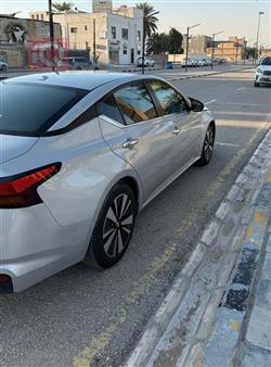 نيسان ألتيما